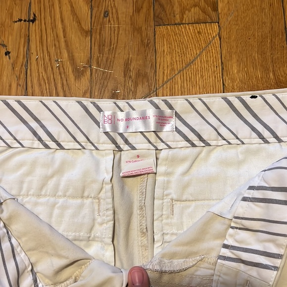 cream colored shorts! - Picture 2 of 4